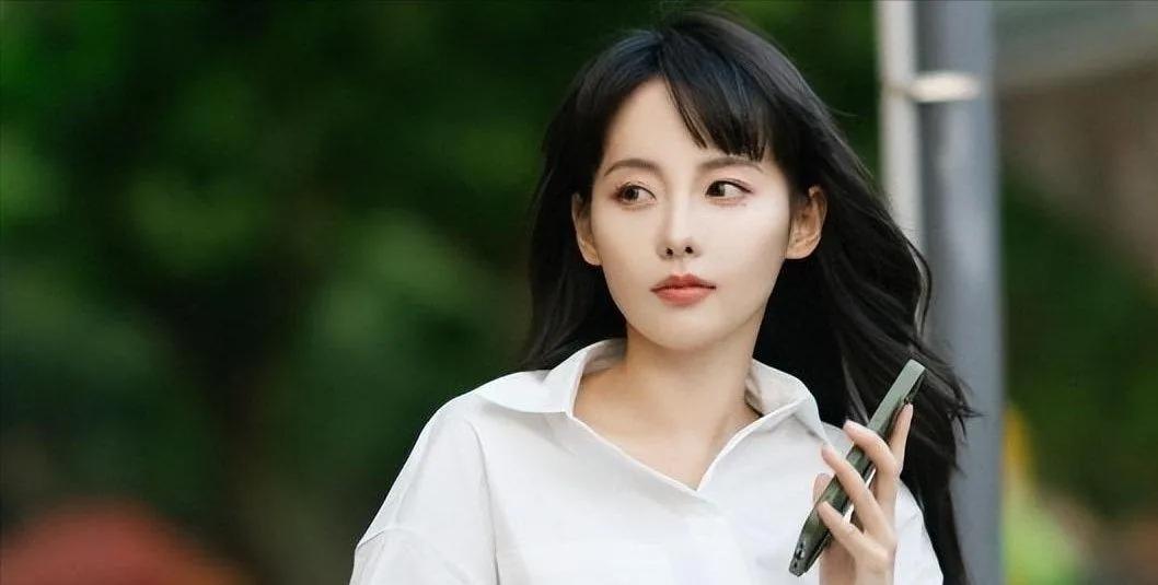 娱乐圈迎来一则振奋人心的消息——女演员张嘉倪，终于迎来了全面解封的曙光。去年，因