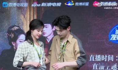 辛云来公主抱陈都灵辛云来单手公主抱陈都灵《雁回时》剧组扫楼啦，辛云来单手公主抱陈