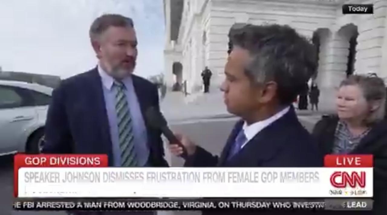 美国共和党众议员托马斯·马西在接受采访时吐槽：

“有很多聪明勤奋的人为了进入国