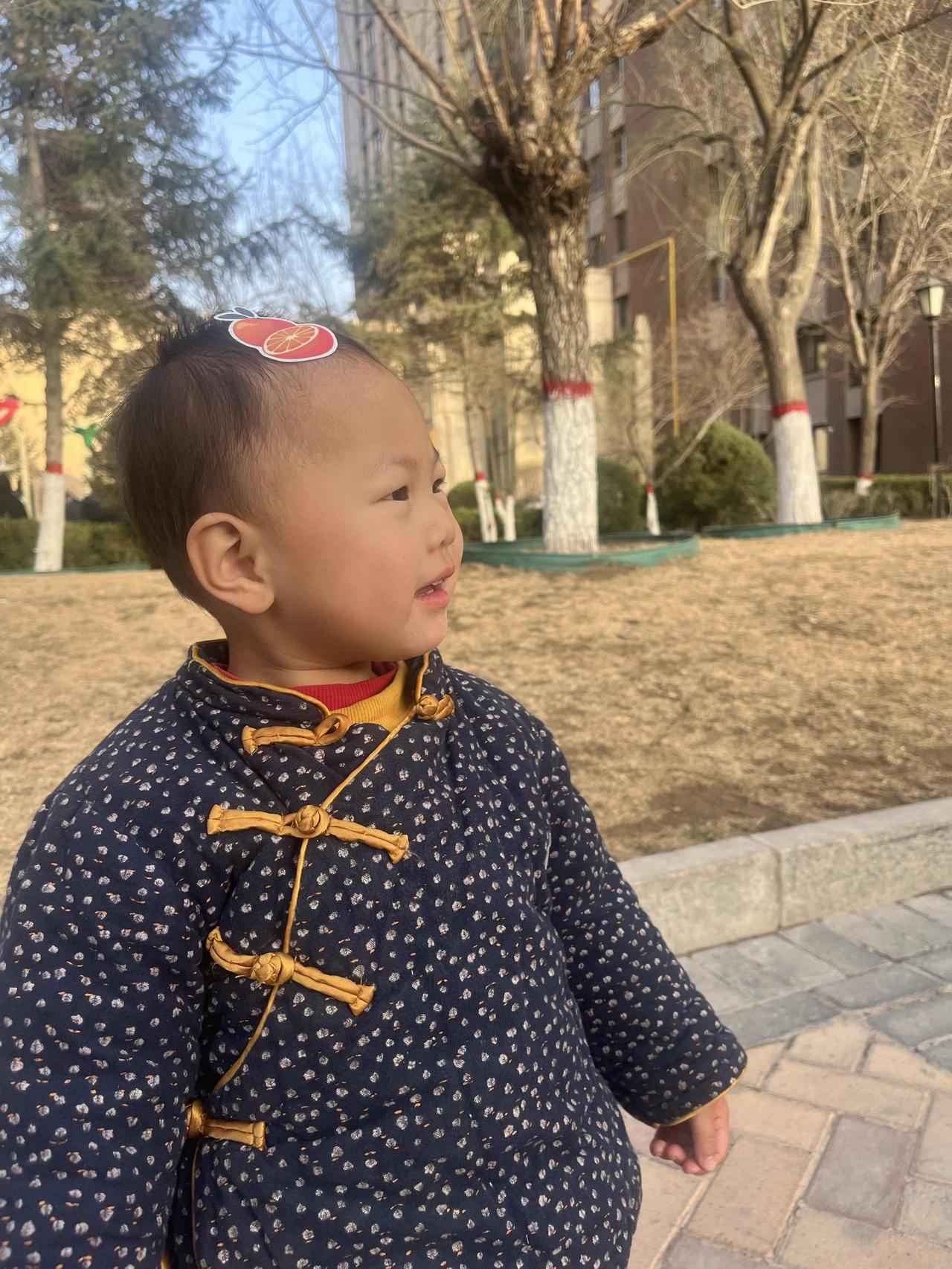 儿媳妇也有老的那一天，何苦为难婆婆

两个孩子马上玩到一起，她和我也像老朋友一样