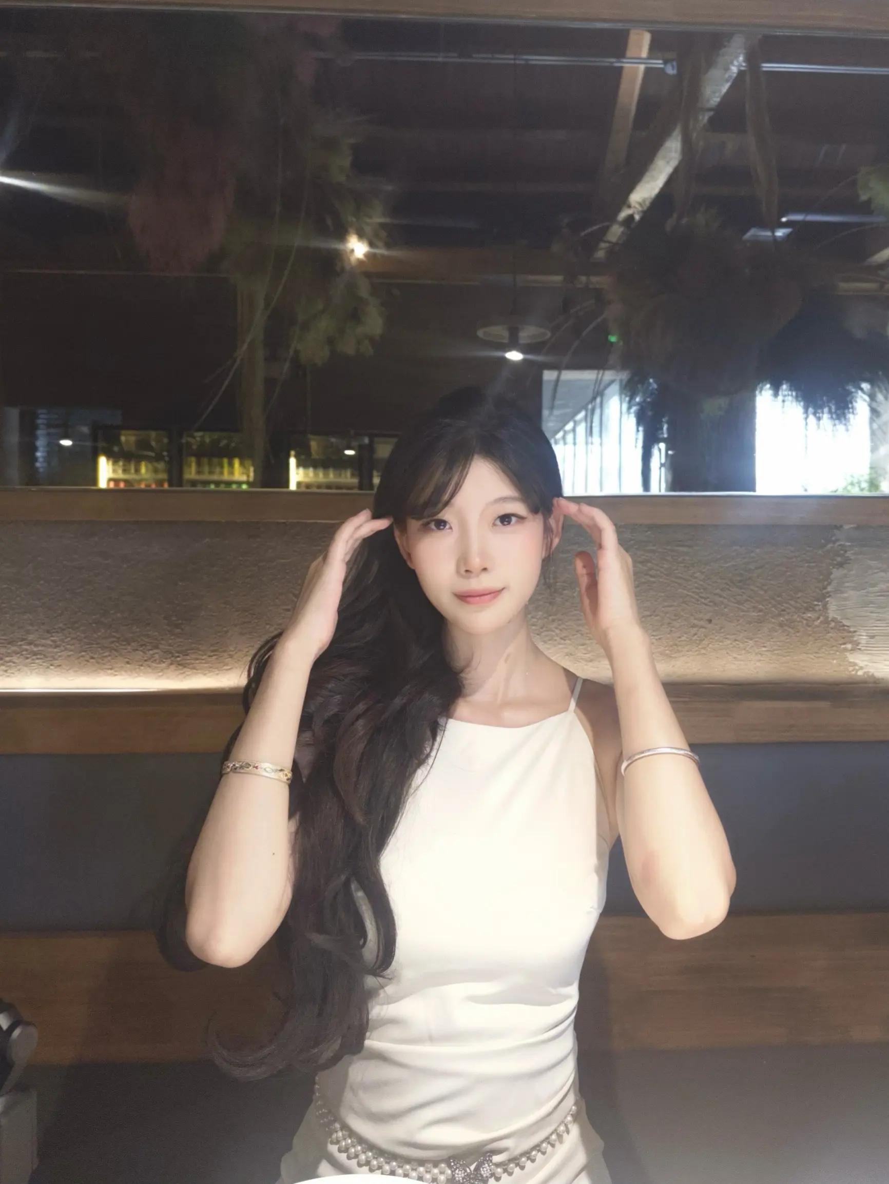 亲爱的女孩 总有人爱你憔悴的脸庞和你认为不完美的一切