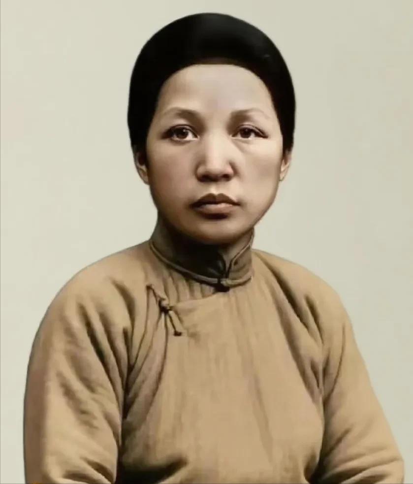 刷到她，是今天的缘分——文七妹，毛泽东的母亲，一个刻着"坚韧"二字的女人。你可能
