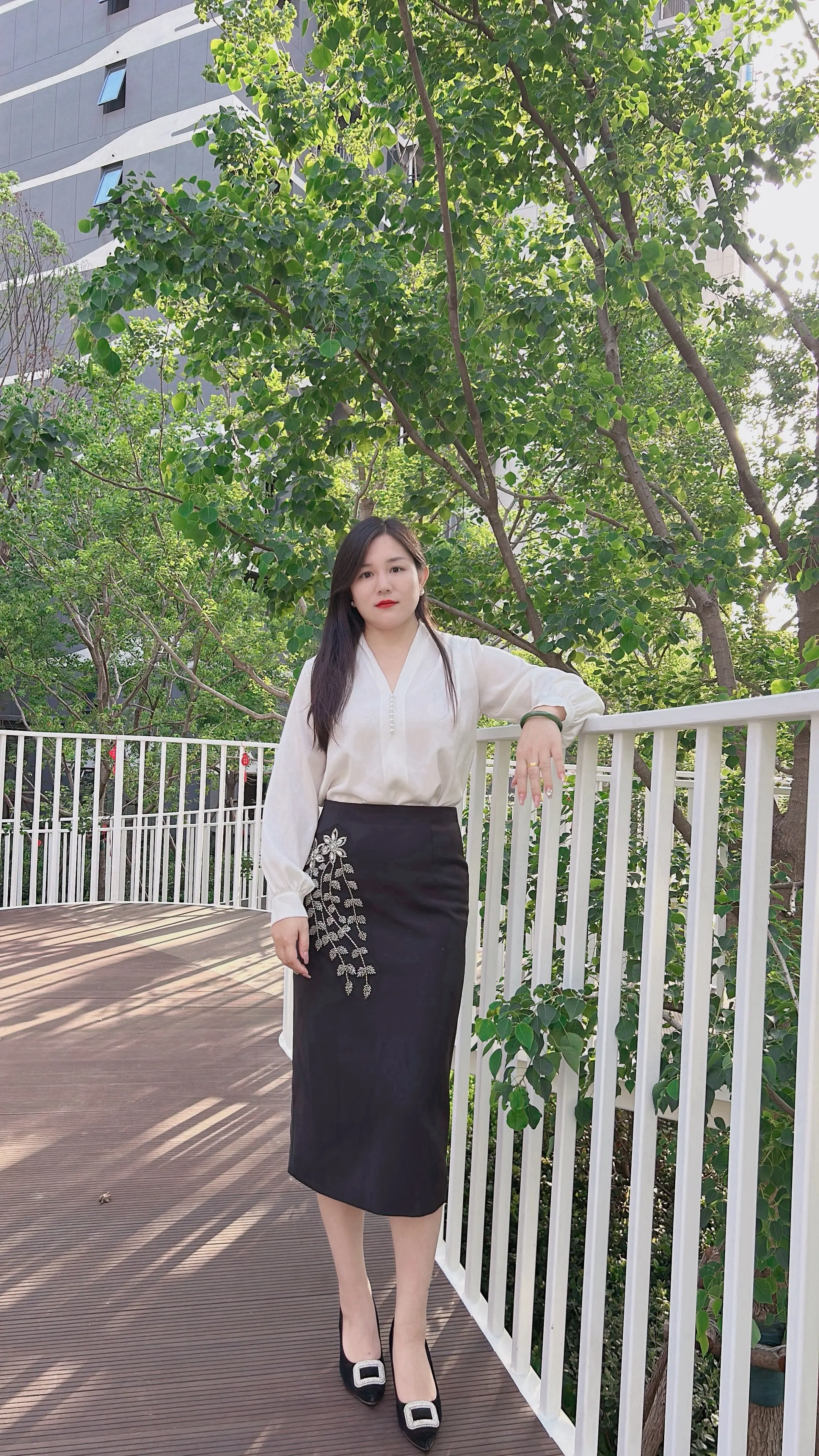 人到中年突然开窍儿了，喜欢精神极简，不再喜欢社交，也慢慢失去了表达欲...