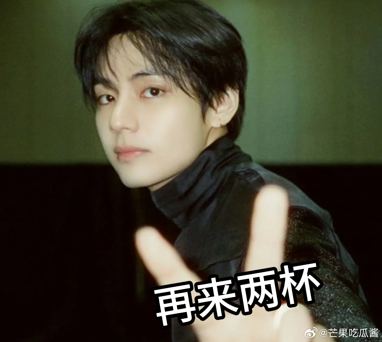 金泰亨商业影响力金泰亨退伍一年已经十个代言了金泰亨 半湿碎发搭配皮衣增添野性气息