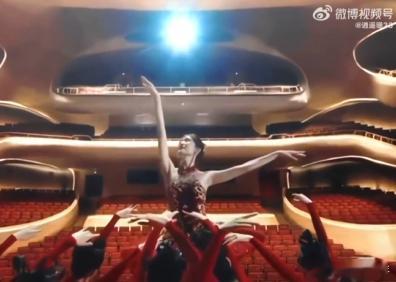 孙千竟然也是北舞的 孙千给人的感觉一直很松弛，但松弛中又带着一种力量感，今天总算