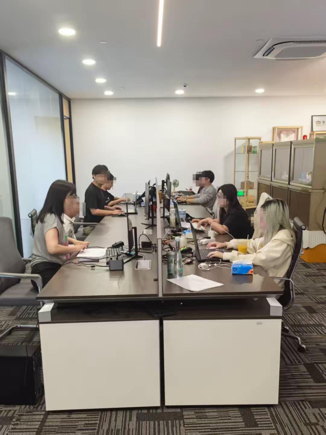 杭州的“假装上班无限公司”最近火出圈了，“朝九晚六”上班不仅没工资，每天还得给老