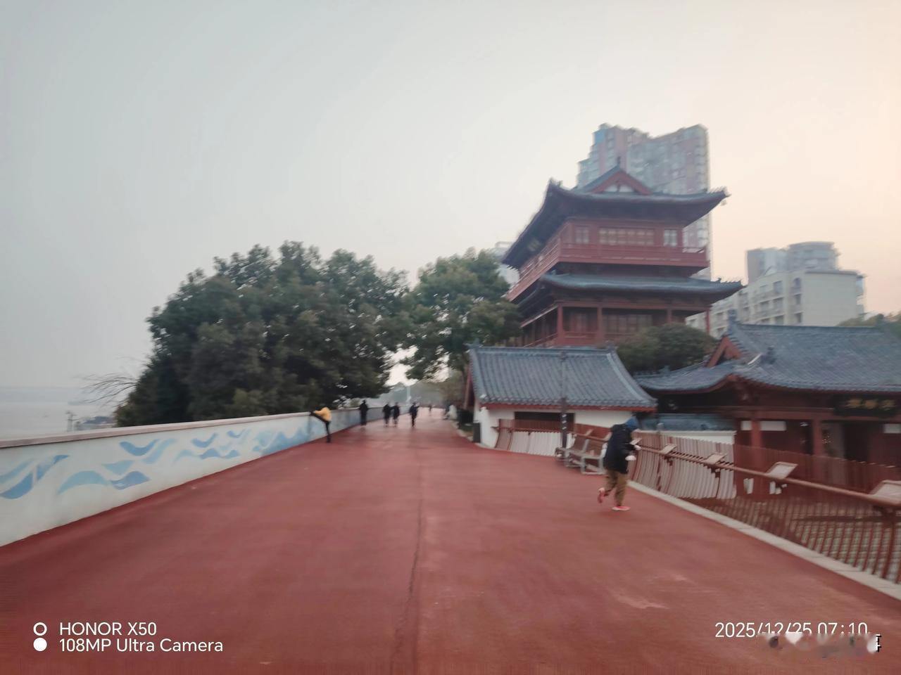 晒图笔记大赛2025年12月25日长江岸边晨练打卡分享运动