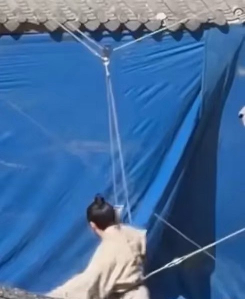 两京十五日剧组道歉并更换了安全性更高的威压。早就应该按照最高标准更换威压，成毅粉