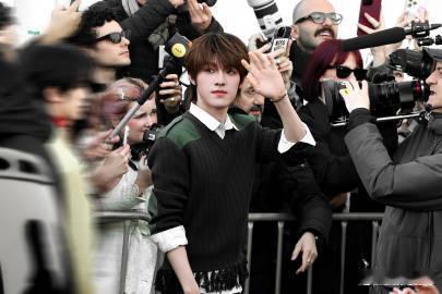 张泽禹状态 张泽禹米兰Prada大秀这一现身，状态直接拉满格！他穿着时尚又舒适的