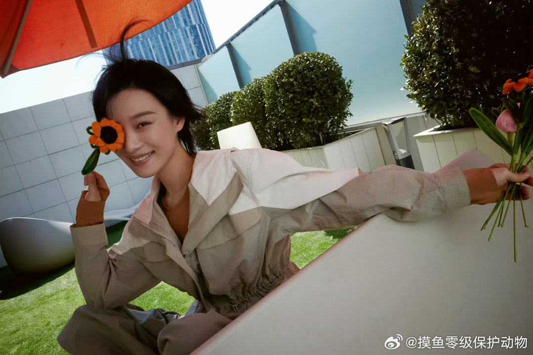 倪妮ecco品牌代言人 看倪妮出席品牌活动，就像看一场关于“松弛美学”的现场教学