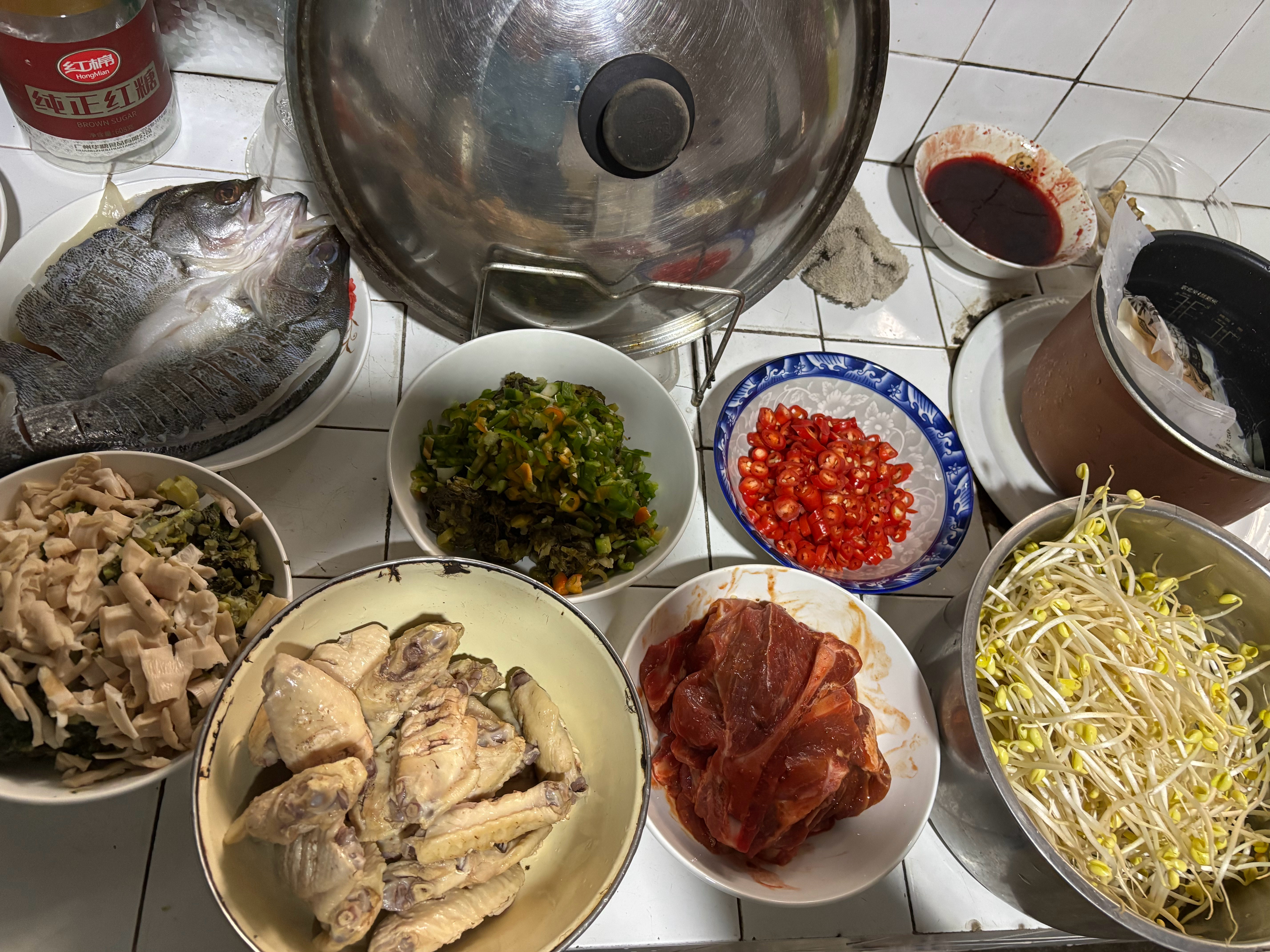 一切准备就绪～又是一餐大鱼大肉