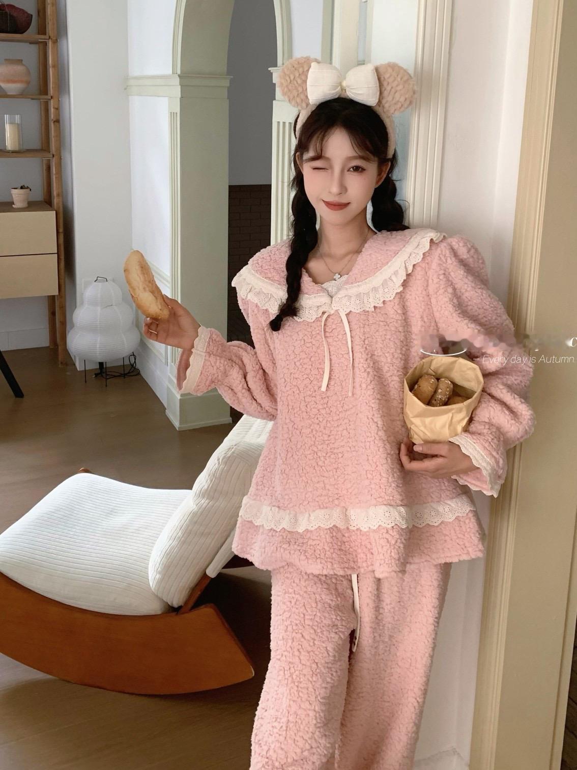 冬季上新🆕——❤️❤️❤️

杏色又甜又糯的感觉 敲好看
羊羔绒 肉眼可见的厚