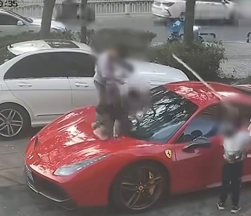说句实话，如果是自己的爱车有被这样糟蹋，换作谁都无法平复心情，应该都会选择追究到