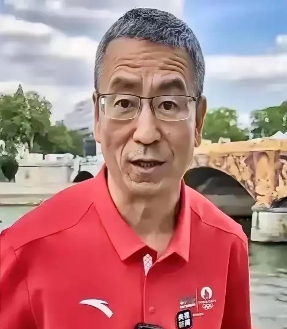 这位朋友和我同岁，但看起来比我老了至少十年。为什么他显得这么老呢？他有才华，有名