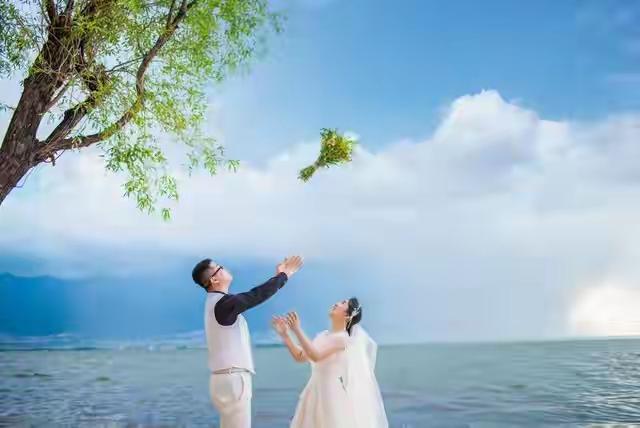 人生三大幸事：被惦记、被理解、被偏爱  
把成年人的软肋与盔甲说透了。

1. 
