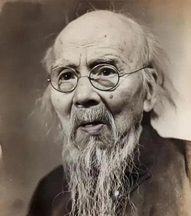 在土地改革时期，齐白石的儿子为何被定为地主，齐白石向毛泽东求助后事情有何发展？