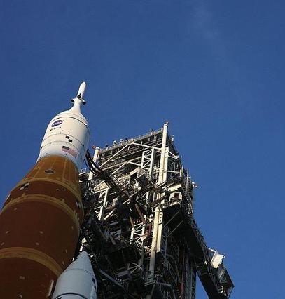 美国为了不落在中国航天之后，急于强登，很容易疏漏。但愿平安吧！一再推辞之后  美