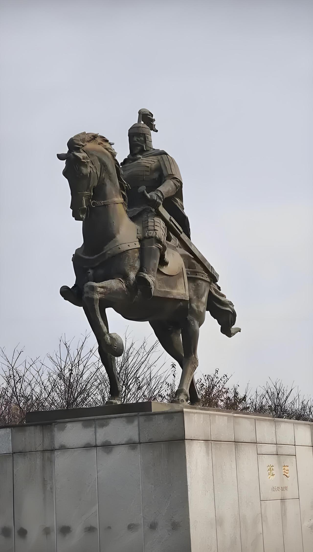 扔下笔就敢闯绝境的书生班超，仅带36名随从，就凭一己之力打通了东汉断绝数十年的丝