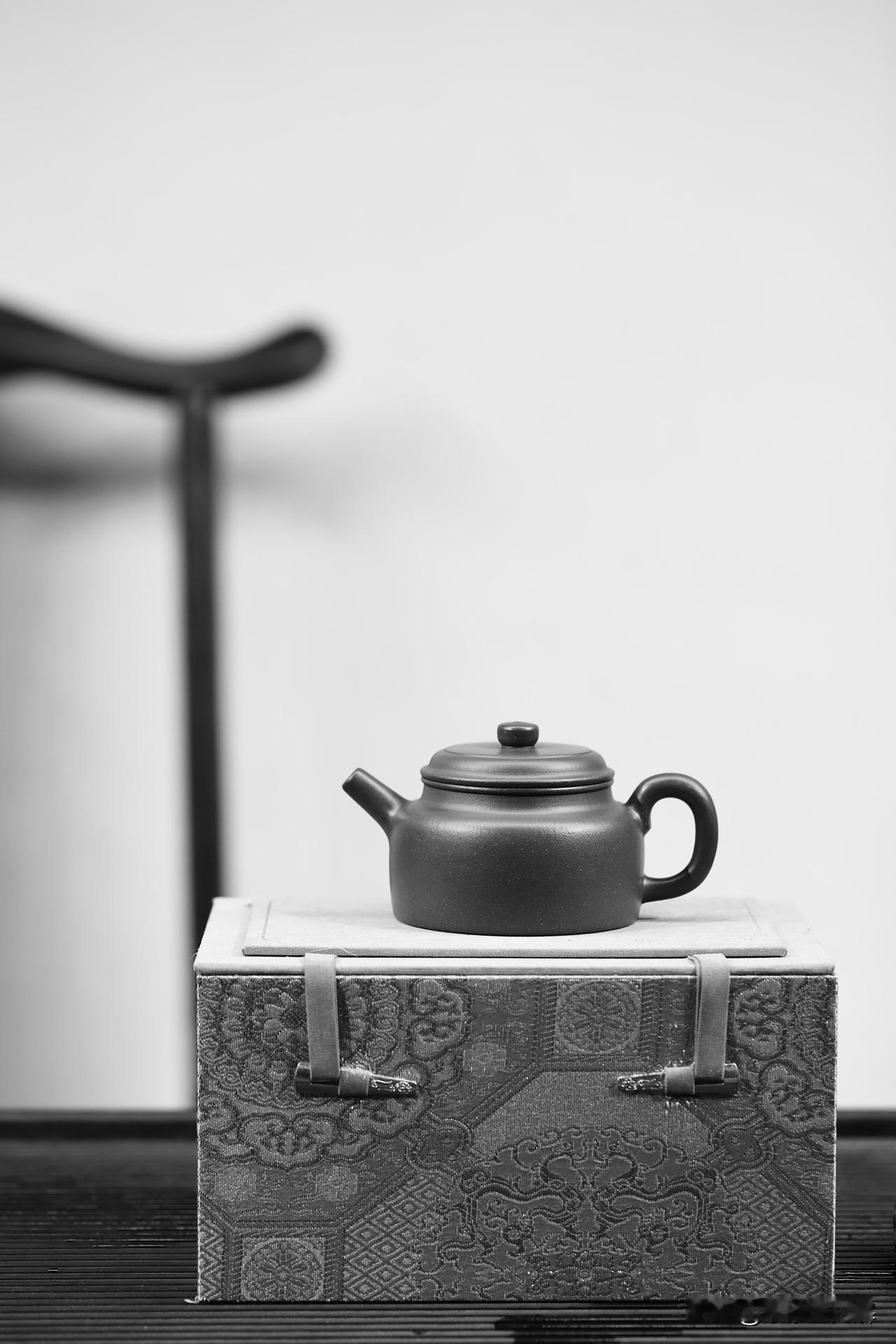 别急着问紫砂壶价格：不符合这3点，再便宜也别买
周末，小张约老李喝茶，聊起自己最