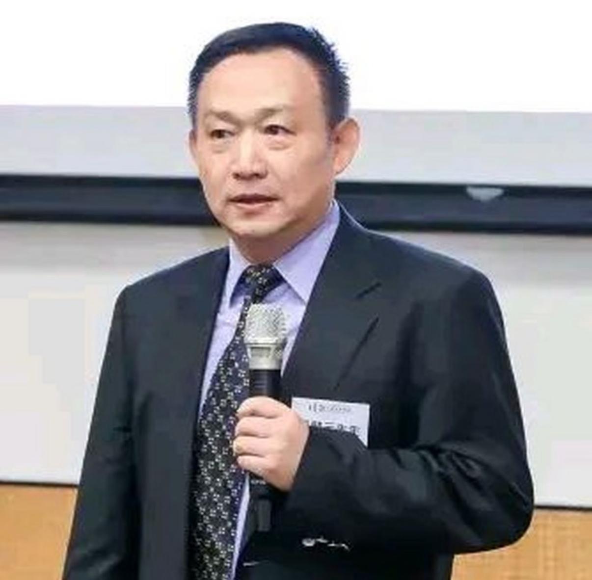 这话一说出来，我后背真的一凉。

卢麒元这次，算是把很多人心里“不敢说、但一直觉