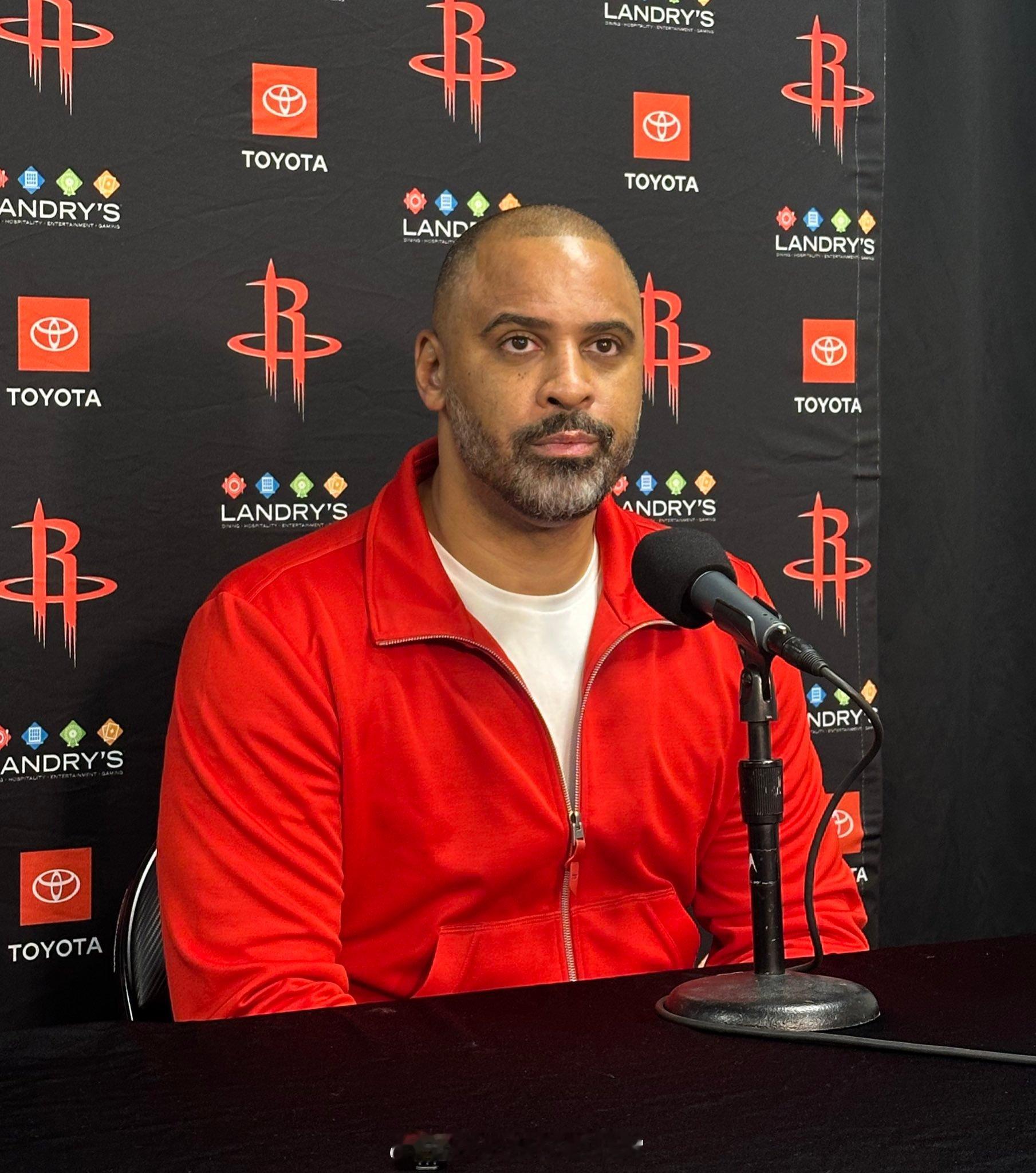 乌度卡谈今晚球队在进攻端的选择：“我们觉得他们（湖人）会摆出一副强硬的姿态，但后