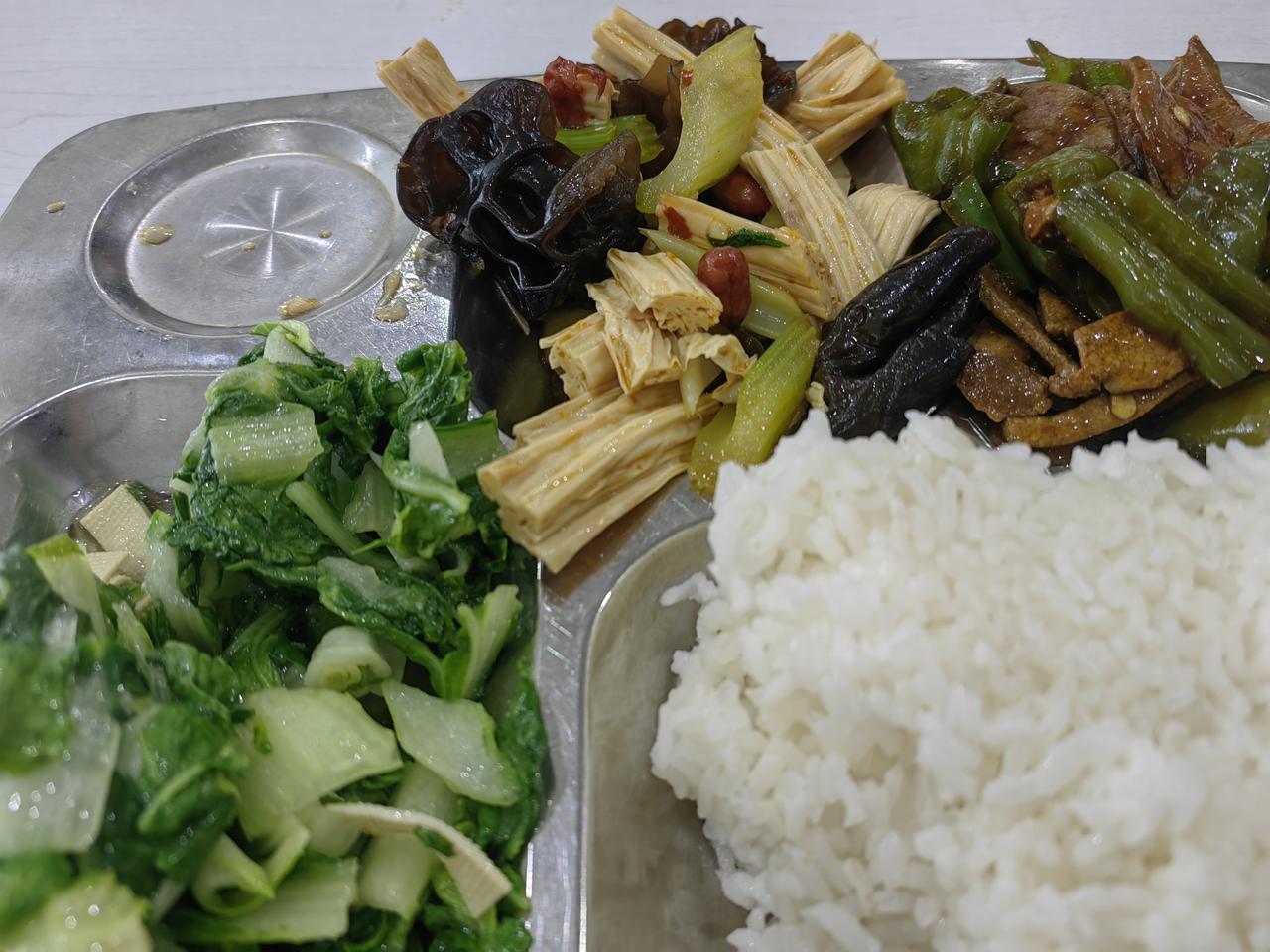 食堂午餐