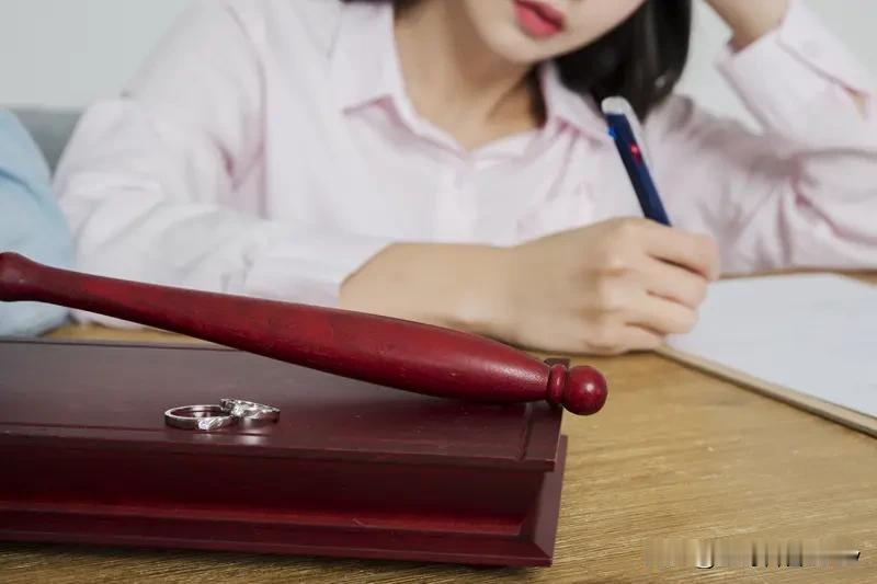 之前刷到这个话题的时候，我还挺惊讶的，原来不是只要有结婚证，就能随便违背对方意愿