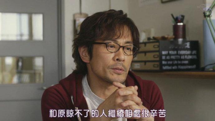 人和人，不管说的再美，笑的再善，玩的再好，利益面前是人是鬼一目了然，人性的背后都
