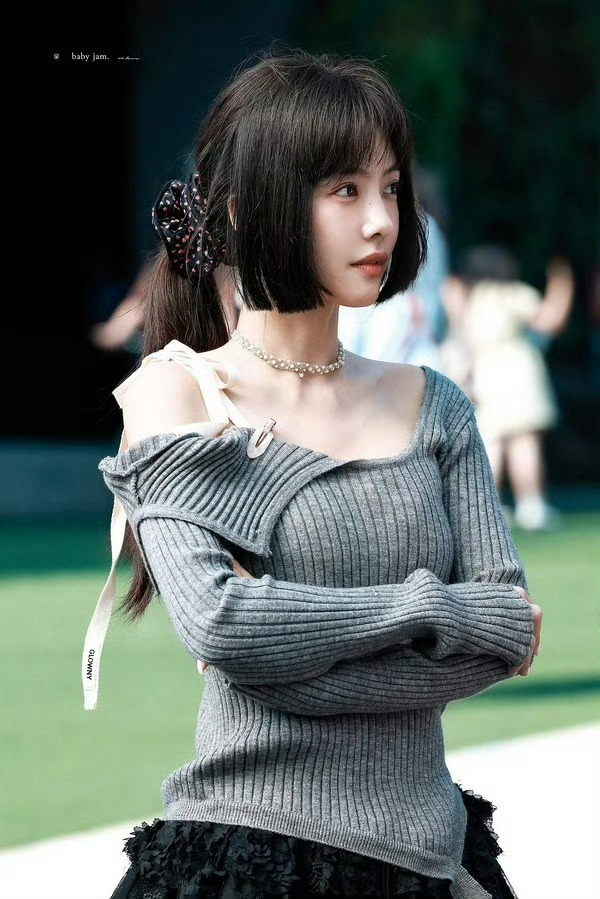 这个造型的创意是因为原著（熟人作案）里写的吗 