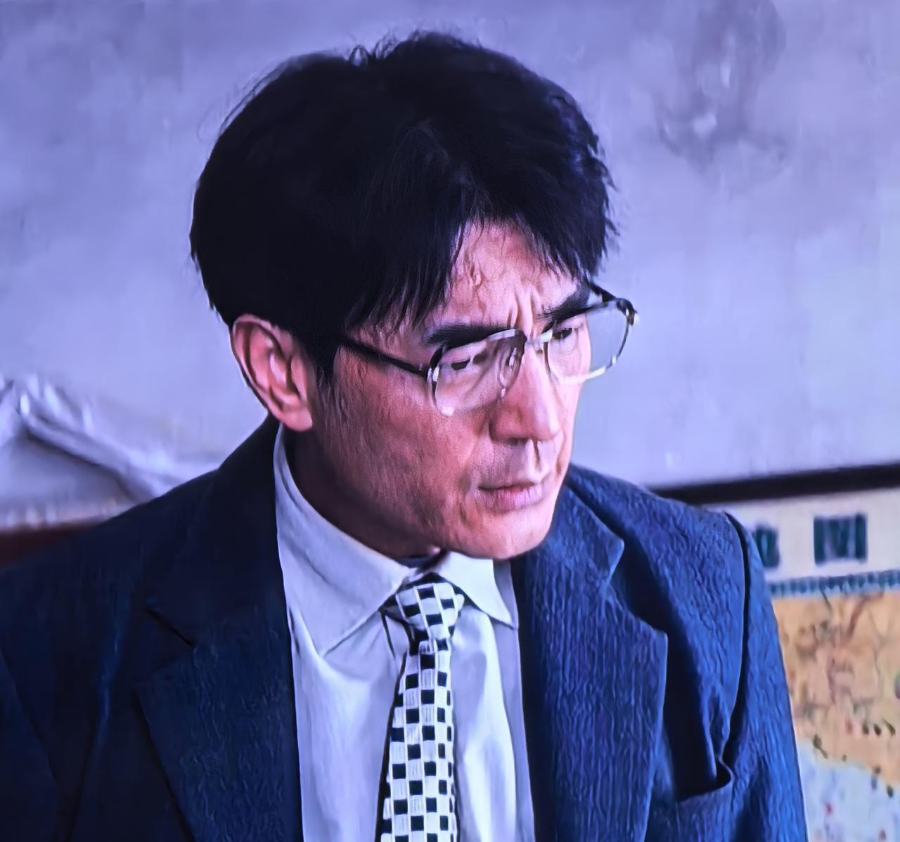 副县长熬成副市长，有人却拿婚姻当跳板跳进了火坑！
这剧把三条命摊在T字路口，谁选