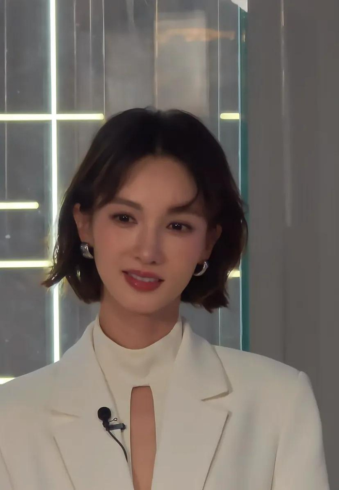 金晨肇事逃逸被罚1500元肇事逃逸被罚1500元，金晨事件尘埃落定。虽不涉刑责，