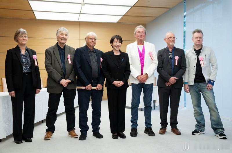 高市早苗“秒变迷妹”：会见Deep Purple激动直呼“你是我的神”海外新鲜事