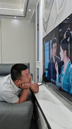 AI短剧的未来是不是这样？

如果有一天，AI短剧，或者不只是AI短剧，任何影视