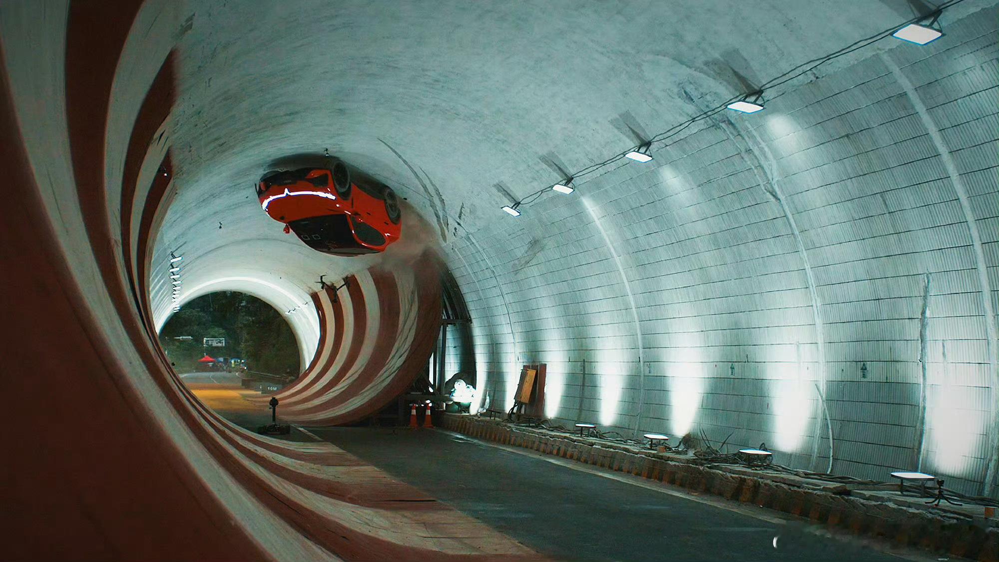 360°隧道大回环引发全网热议，面对“AI特效”的质疑，岚图高管正面发声：这不是