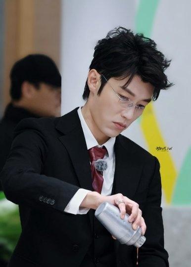 代旭吴彦祖的电话都不接吗打工人忙到失联，吴彦祖来了也听不见