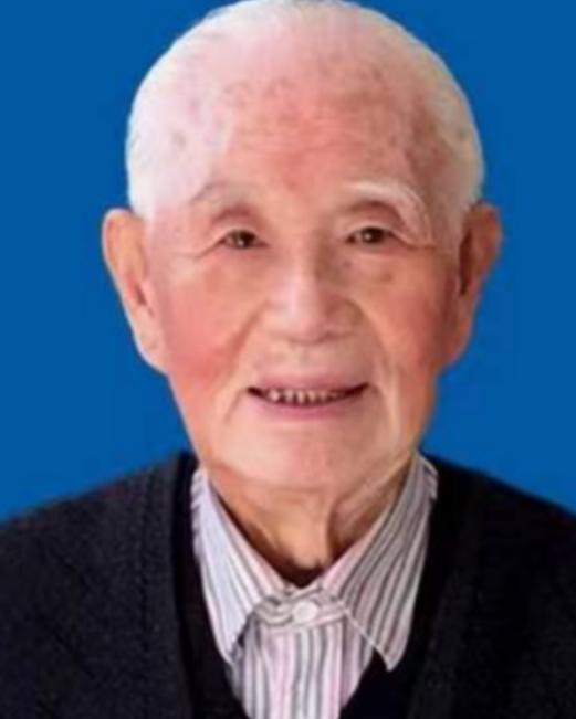 1945年10月，因为一行字，阎锡山下令将秘书李源处死，政卫师长觉得李蓼源年轻又