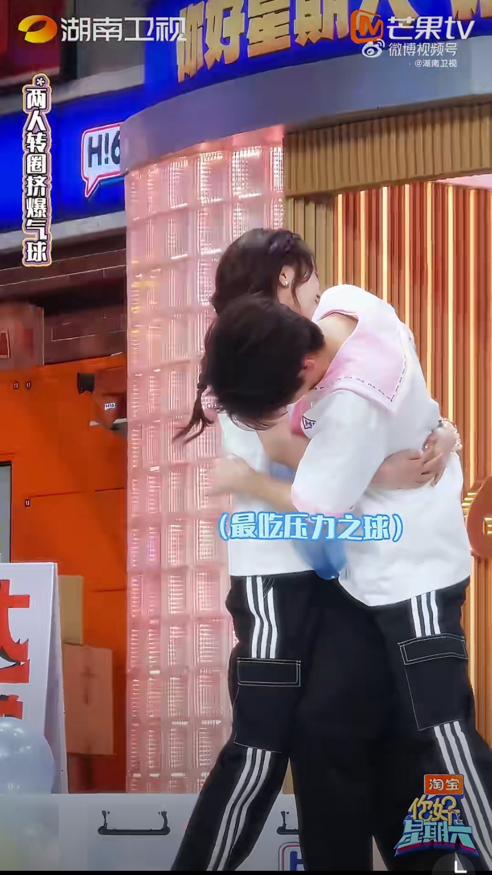 吴宣仪翟潇闻眼里只有对赢游戏的渴望 吴宣仪翟潇闻玩游戏，完全是强强联合吧，游戏实