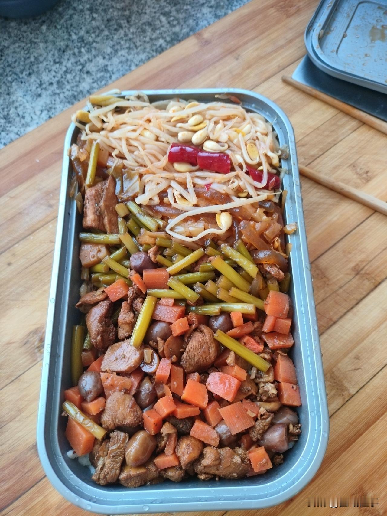 现在的快餐外卖，我吃着都有一股化学味儿，浓重的味精味儿，以后宁可吃馕也不叫外卖了