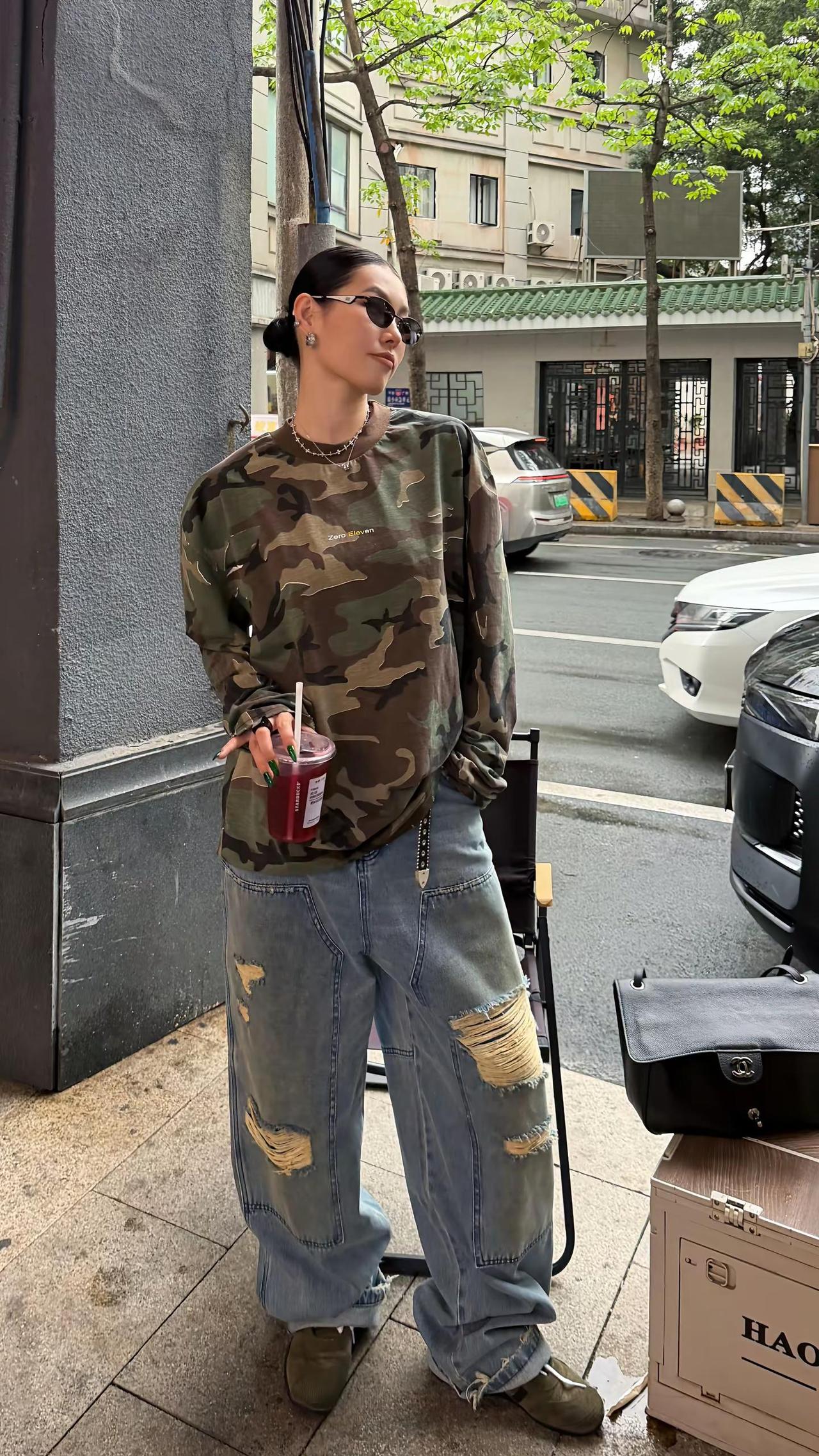 这世界川流不息 太多短暂热情.牛仔裤 迷彩