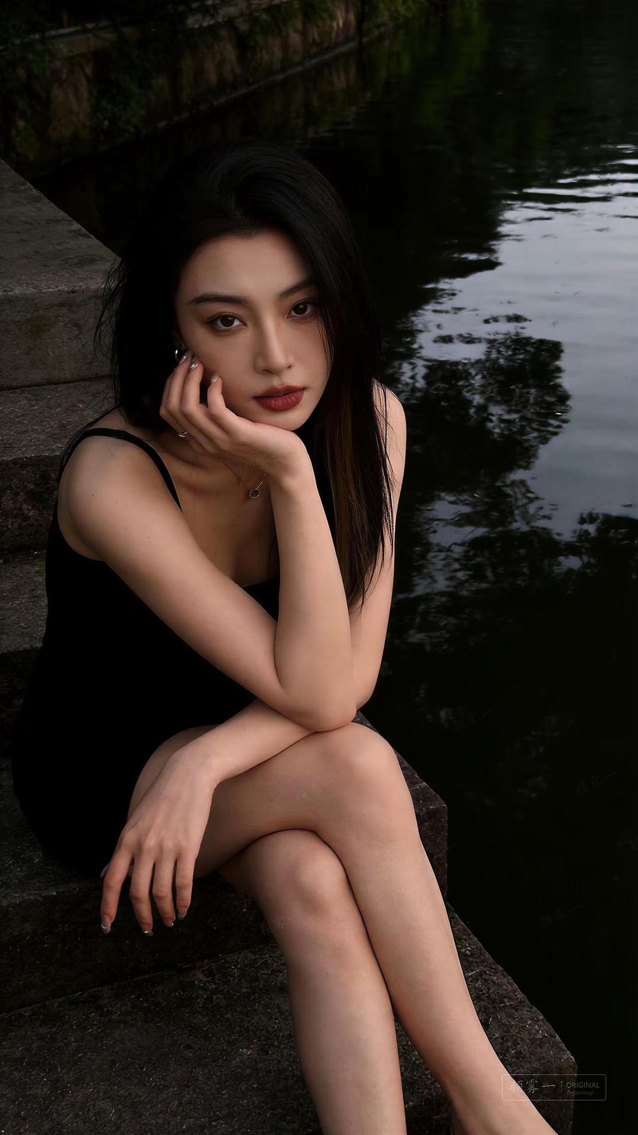 日常穿搭分享 氛围感写真 黑裙穿搭