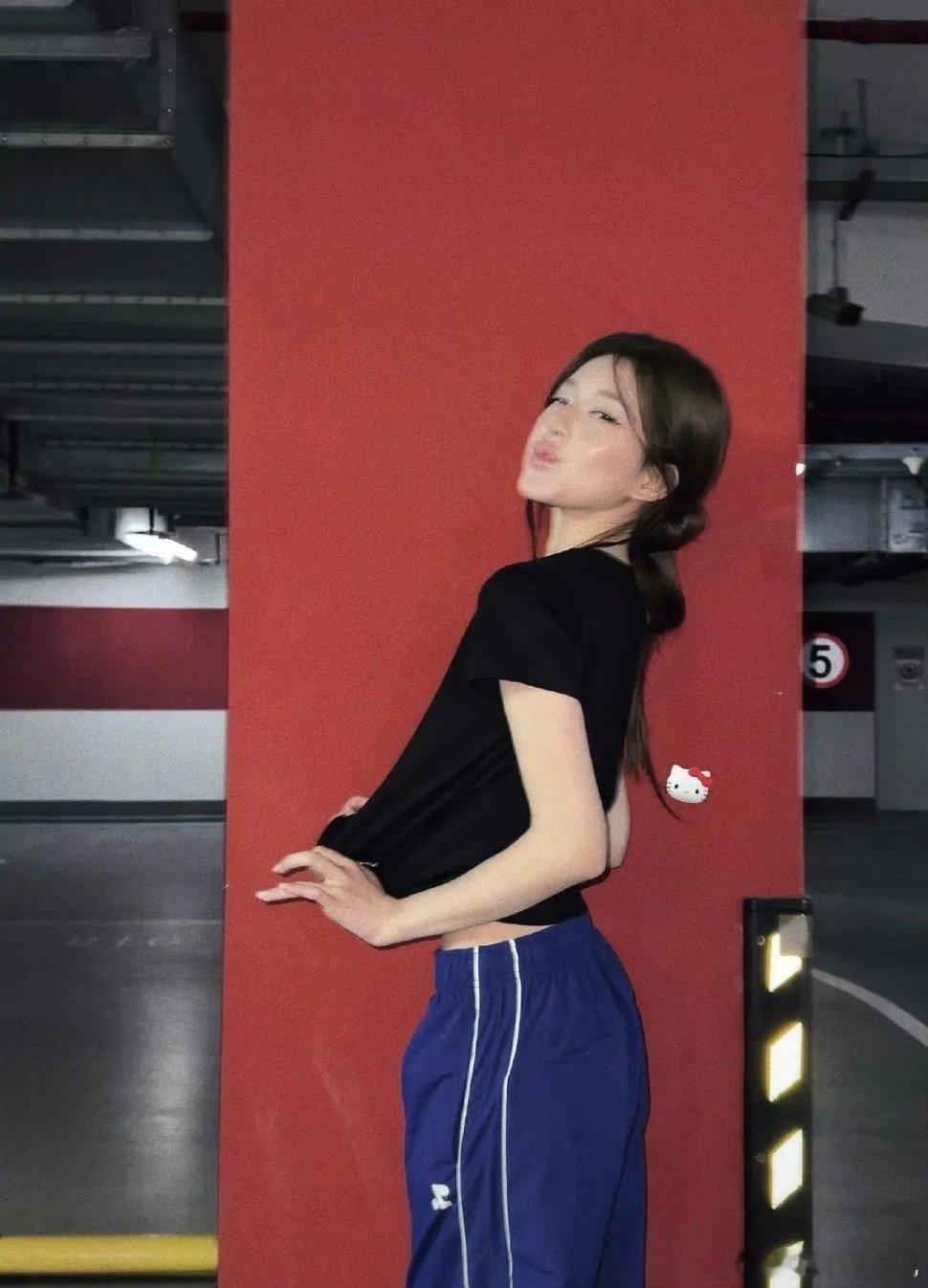 赵露思这组图真的有点夸张了…… ​​​