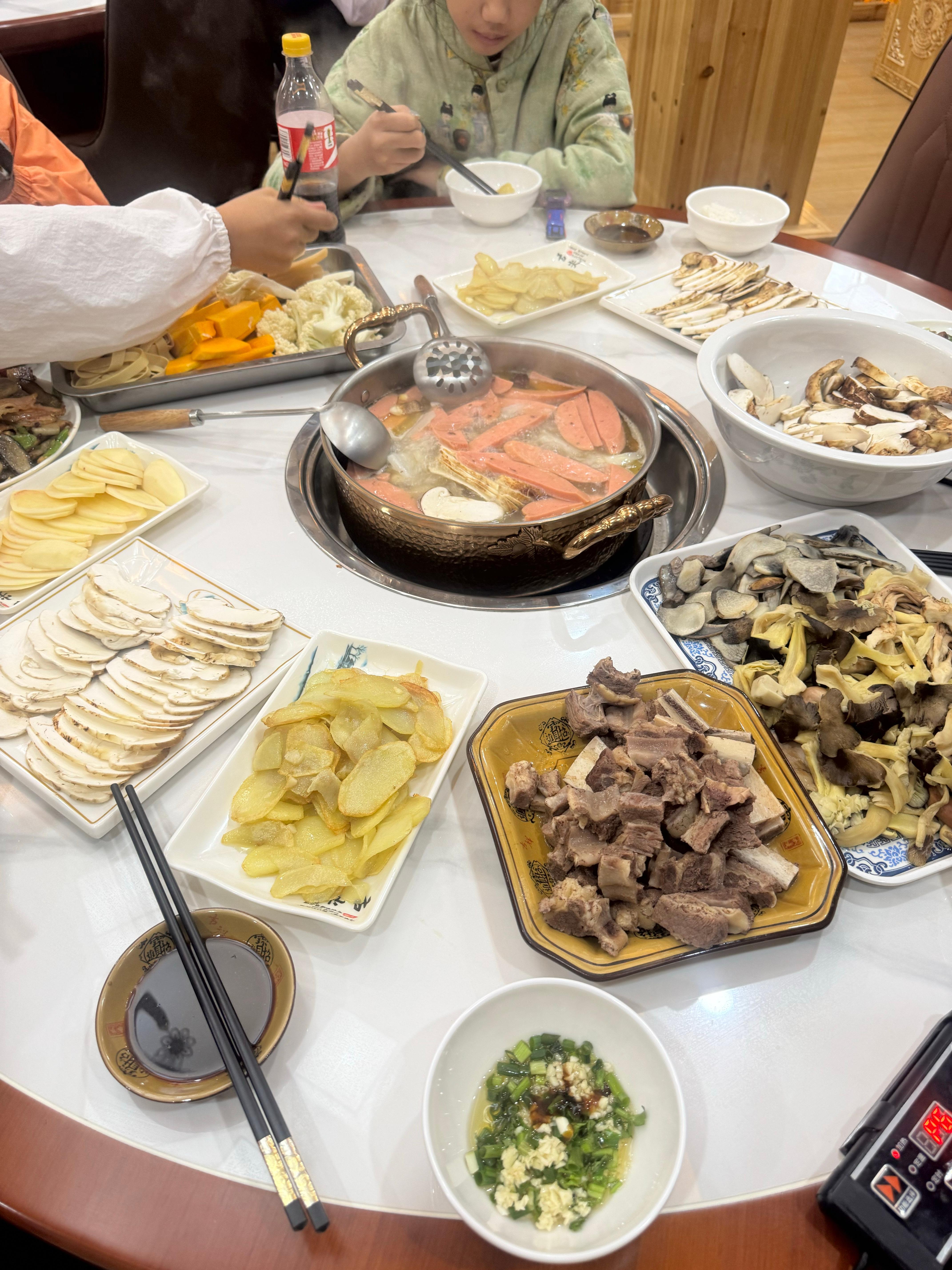 菌子大军 