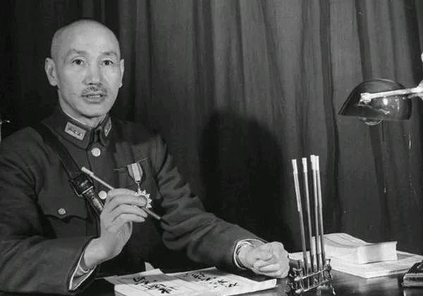 1943年初，美军在瓜岛战役中取得重大胜利，改变了太平洋战局，昭示着日本战败的日