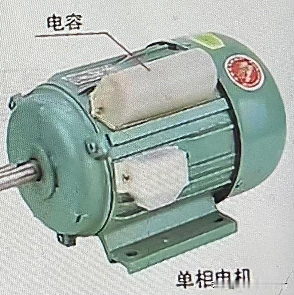 今天工地上有位小伙伴要向各位大佬请教，说他负责操作的搅拌机用的是单相电机，就在今