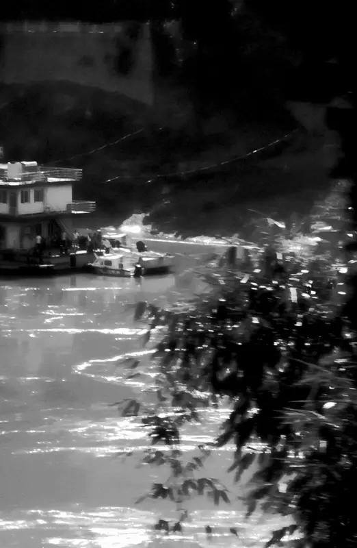 湖北宣恩这场强降雨太可怕了，一下就造成了3死4失联的悲剧。强降雨的威力真不容小觑