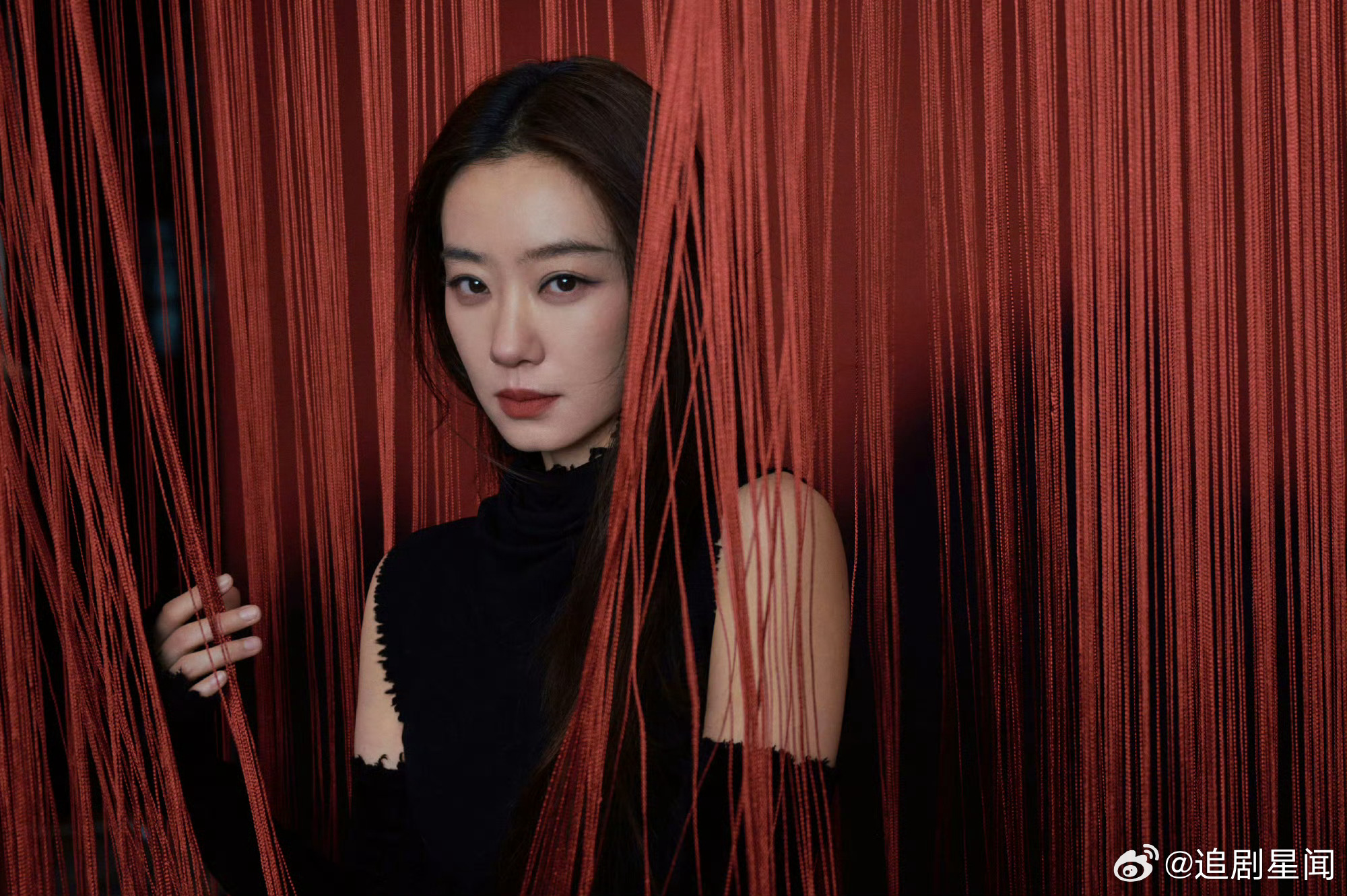 张小斐前经纪人关注迪丽热巴内娱顶级经纪人跳槽大戏！郝阿三曾带张小斐爆火，如今盯上