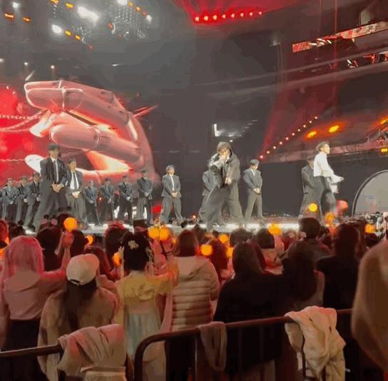 闺蜜这是你爱的音乐剧双男主 阿云嘎 × 科莫的《红与黑》合作杀疯了！摸脸对唱经典