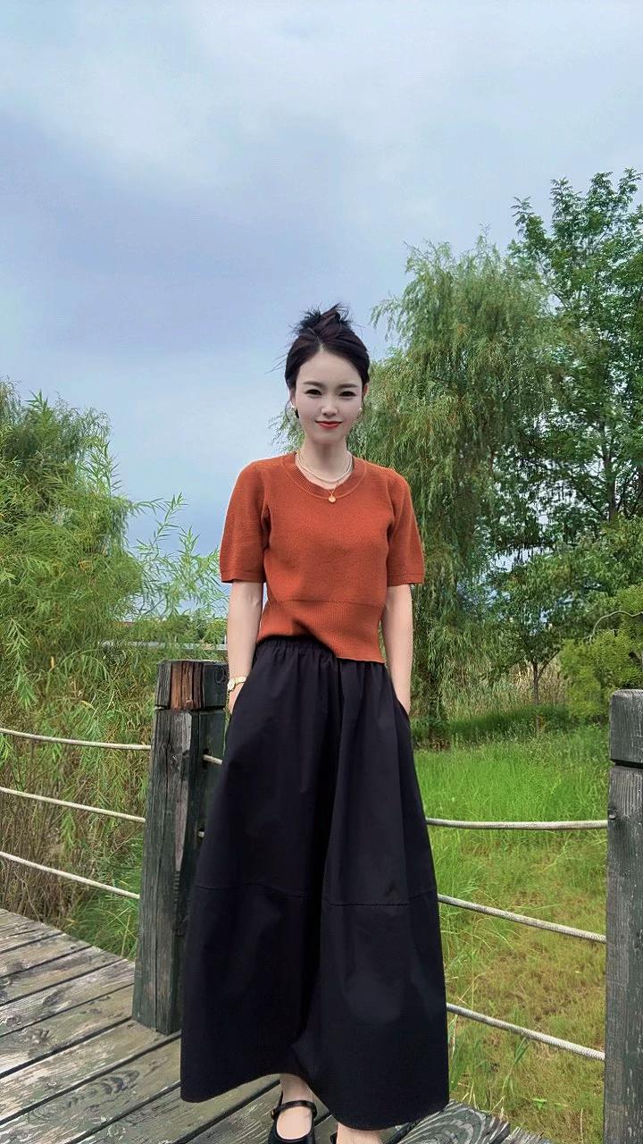 我很清楚自己是个什么样的人，大大咧咧还没心没肺，说话直来直去，不会拐弯...