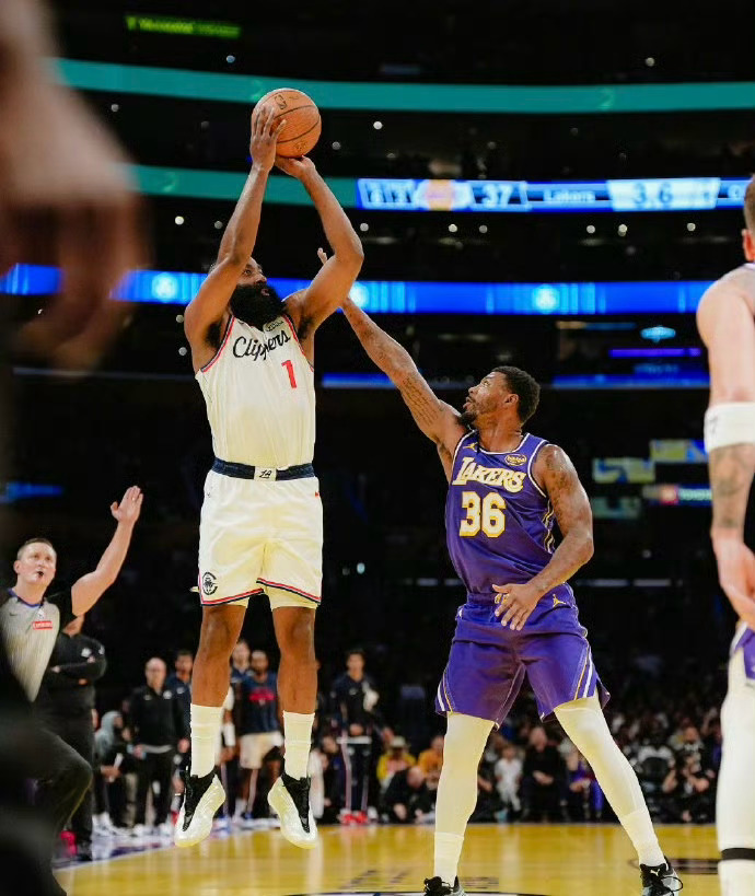 船记力挺！哈登值得去争冠球队。今天赛后快船跟队记者Jamal Cristophe