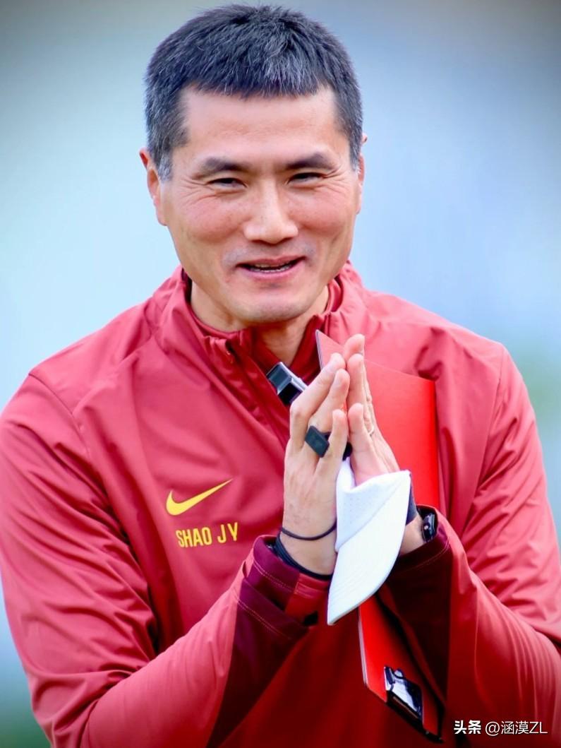就国足目前的水平，邵佳一的成绩真的已经非常出色了。
  截止目前，国足在邵佳一的
